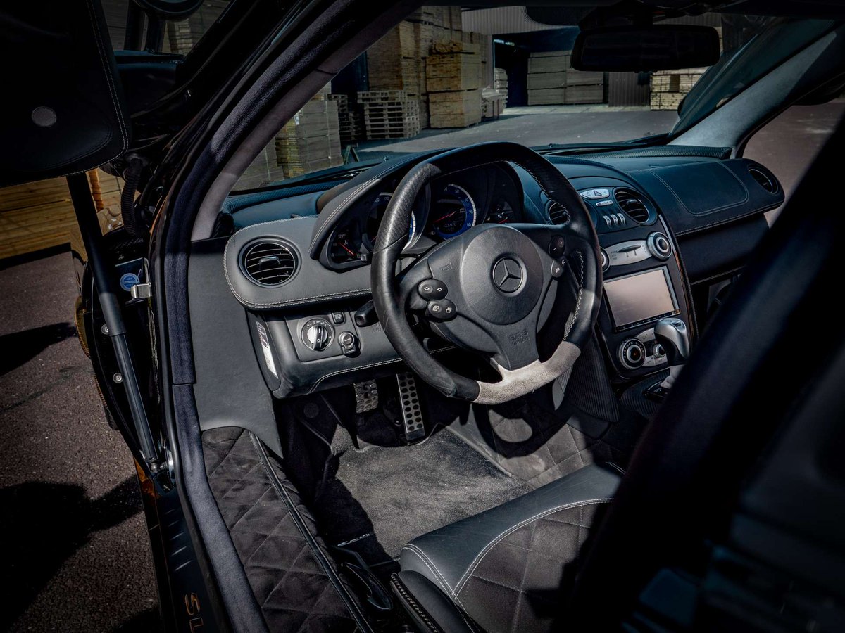 AutomovilMex's tweet photo. Un raro #MercedesBenz #SLR #Mclaren modificado por #Mansory está en venta en el dealer de autos exóticos Baan Twente. A pesar de su cuestionable estilo, el V8 supercargado produce más de 700 hp. ¿El precio? €290,000, poco más de $7mdp 💰 #EnVentaAP #ModificadosAP @MercedesBenzMx https://t.co/lLQeRI2ZJd
