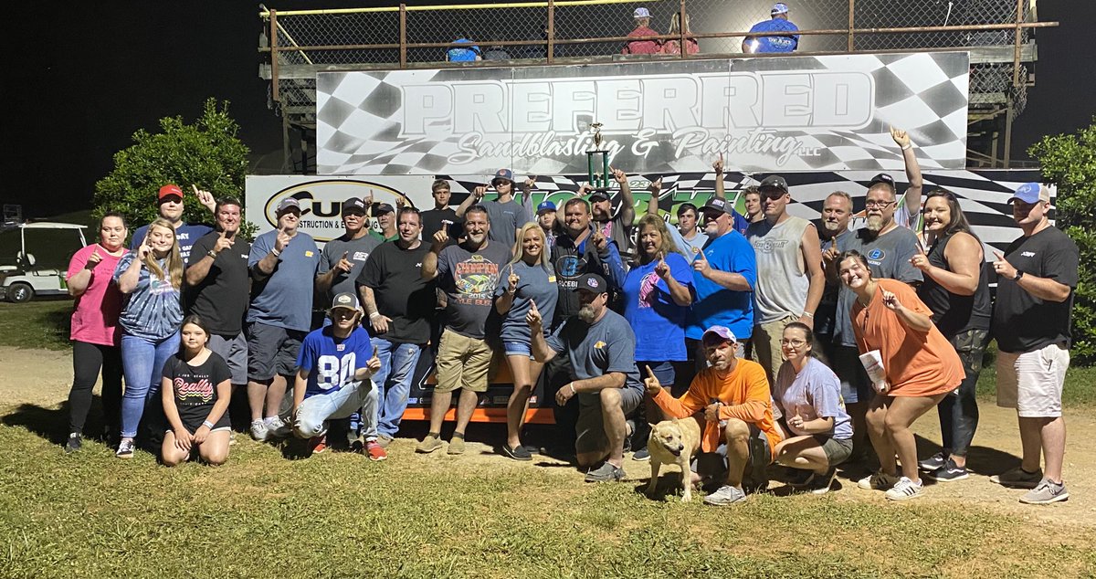 Big Night Tonight at the  Duck 🏁 Thanks To All Our sponsors and Skinner Nation ! ⁦<a href="/BradSkinner17/">Brad Skinner Racing</a>⁩ ⁦<a href="/TnSpeedSport/">TennesseeSpeedSport</a>⁩ ⁦⁦<a href="/Capthood14/">HOOD</a>⁩ ⁦<a href="/AndysTowing/">Andy Brittain</a>⁩ ⁦<a href="/gtwyfranklin/">Gateway Tire Franklin</a>⁩