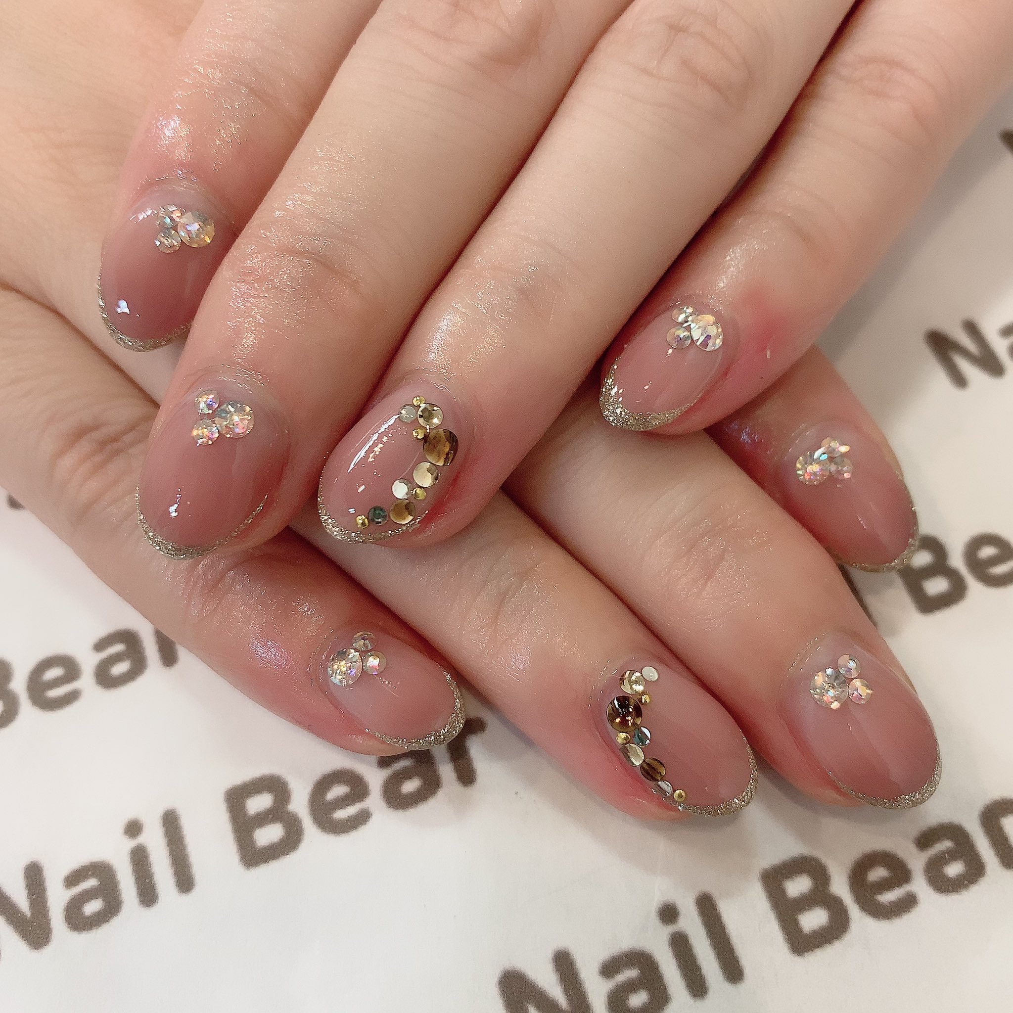 Nail Bear 久米川 まったり更新 持ち込みデザインネイル 施術時間でお値段が変わります 8 250円 税込 東村山 久米川 小平 萩山 八坂 久米川ネイルサロン Nailbear ジェルネイル ビジューネイル カラグラ カラーグラデーション Vカット