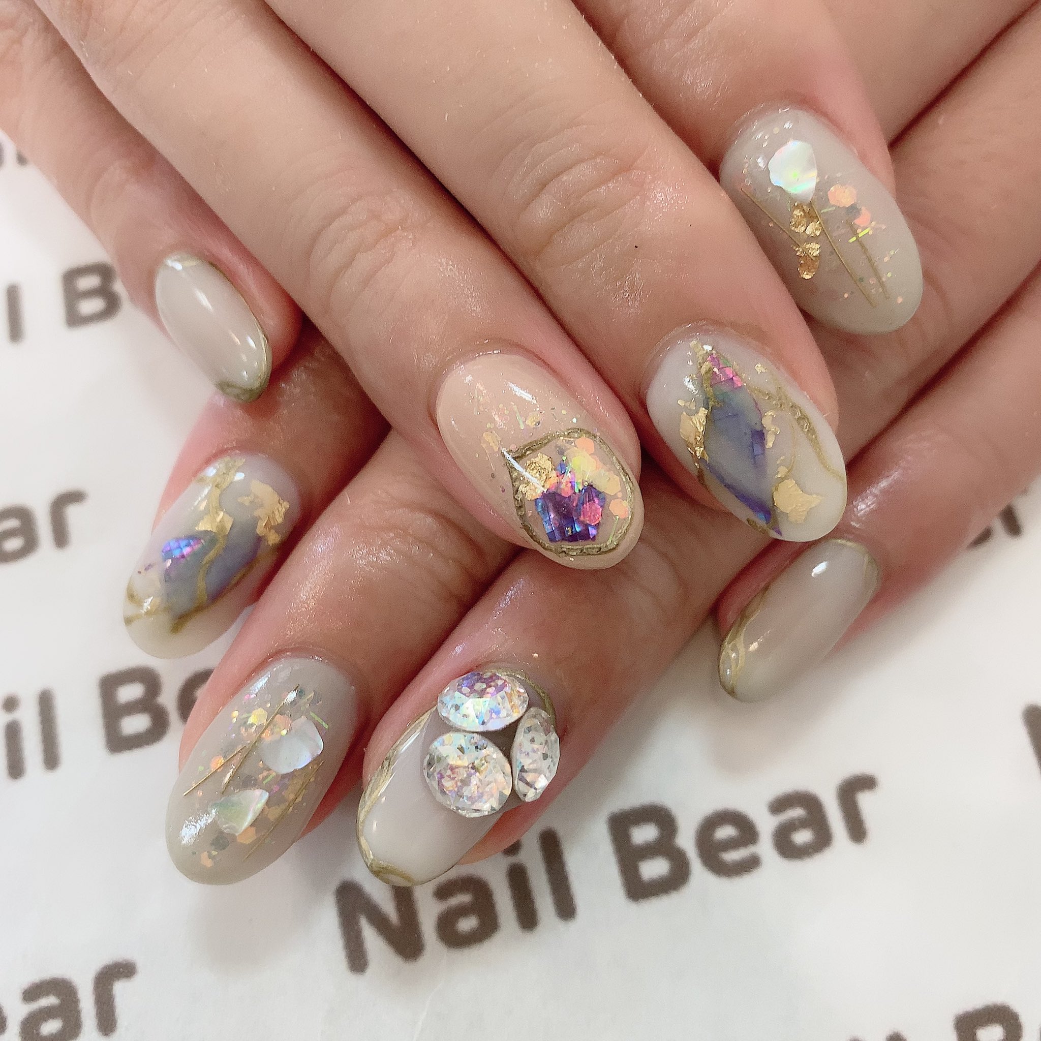 Nail Bear 久米川 まったり更新 持ち込みデザインネイル 施術時間でお値段が変わります 8 250円 税込 東村山 久米川 小平 萩山 八坂 久米川ネイルサロン Nailbear ジェルネイル ビジューネイル カラグラ カラーグラデーション Vカット