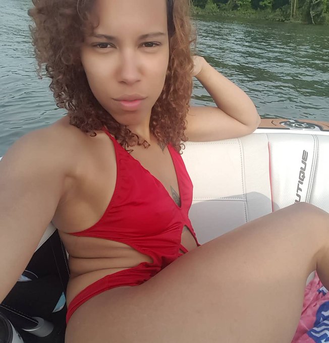 #boatdays #boatbabe #boathairdontcare https://t.co/oe8tWeViIH