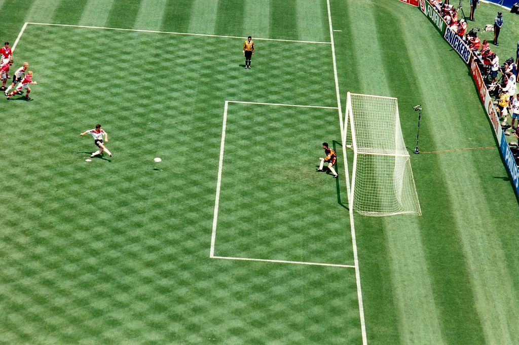 FOTOS HISTORICAS O CHULAS DE FUTBOL - Página 17 EZ51VQYXQAEMJxi?format=jpg&name=medium