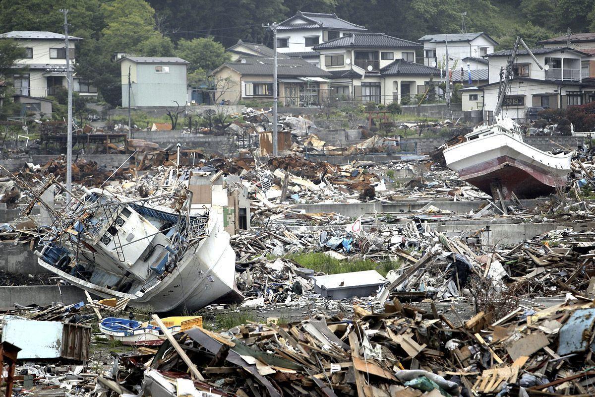 The earthquake in japan calls. ЦУНАМИ В Токио 2011. Япония 2011 землетрясение и ЦУНАМИ. Землетрясение в Хонсю 2011. ЦУНАМИ Фукусима 2011.