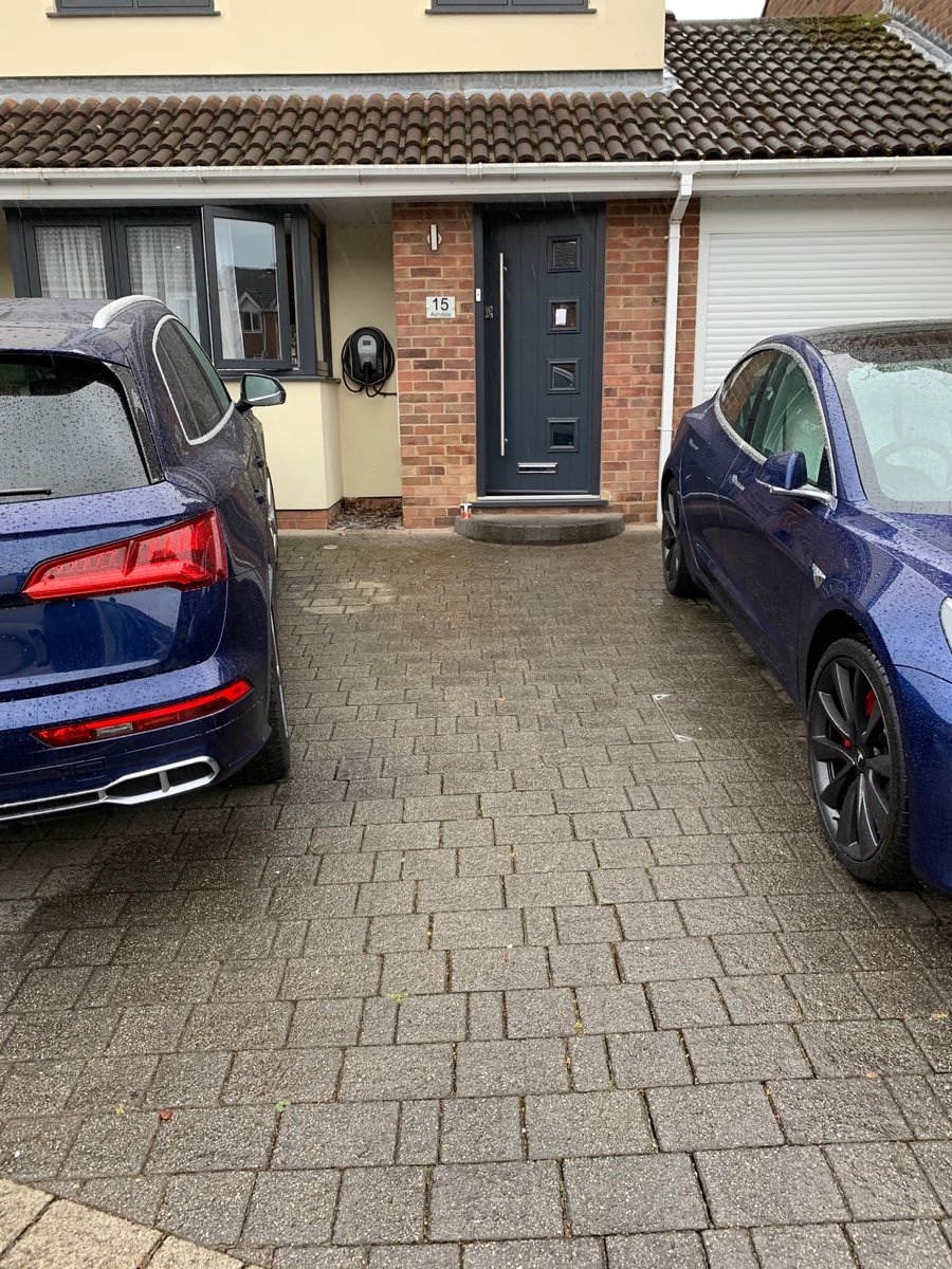 Another discrete @myenergi Zappi #electricvehicle charging point installation in Bishops Stortford ☀️ 

🔌 @myenergi #happizappi 
🚗 @teslamotors #teslamodel3 #tesla 
📍#bishopsstortford