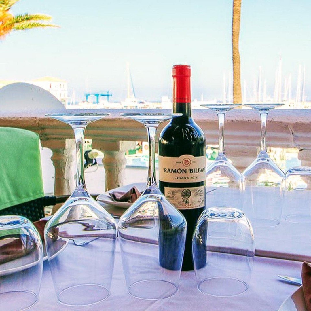 RetaurantChilli's tweet image. Los Domingos no se cocina..... Ven a #ChilliLaDuquesa.
#ComidaHindú #TexMex #PuertodeLaDuquesa #Manilva #Sabanillas
RESERVAS/ RESERVATIONS : +34 952 636 405
Sundays are made to relax  at #IndianRestaurantChilli Lin #LaDuquesa in #Manilva #Sabanillas  #Indian #TexMex