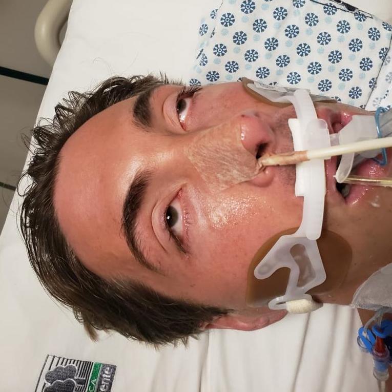 maxborntwice's tweet photo. @jairbolsonaro 
Veja como podemos ser quando pegamos um vírus no seu país. Faça o necessário para ajudar a população! 
https://t.co/QulCcGDXYK https://t.co/p3UxNNBfBo