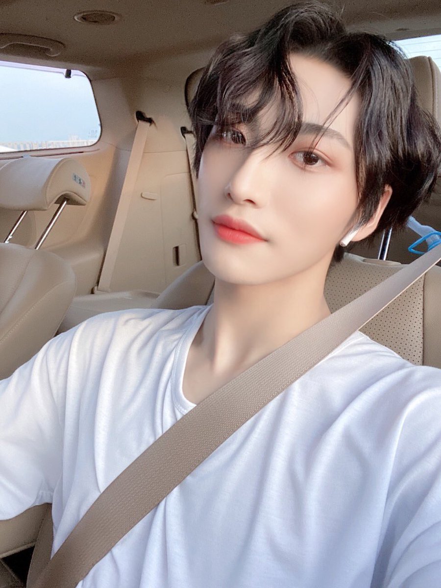 ATEEZofficial's tweet photo. [#성화] 우린 태양 아래 누구보다 더 뜨거우니까 걱정하지 마 🌊🌊
#ATEEZ #에이티즈 https://t.co/J8G55Mva0u