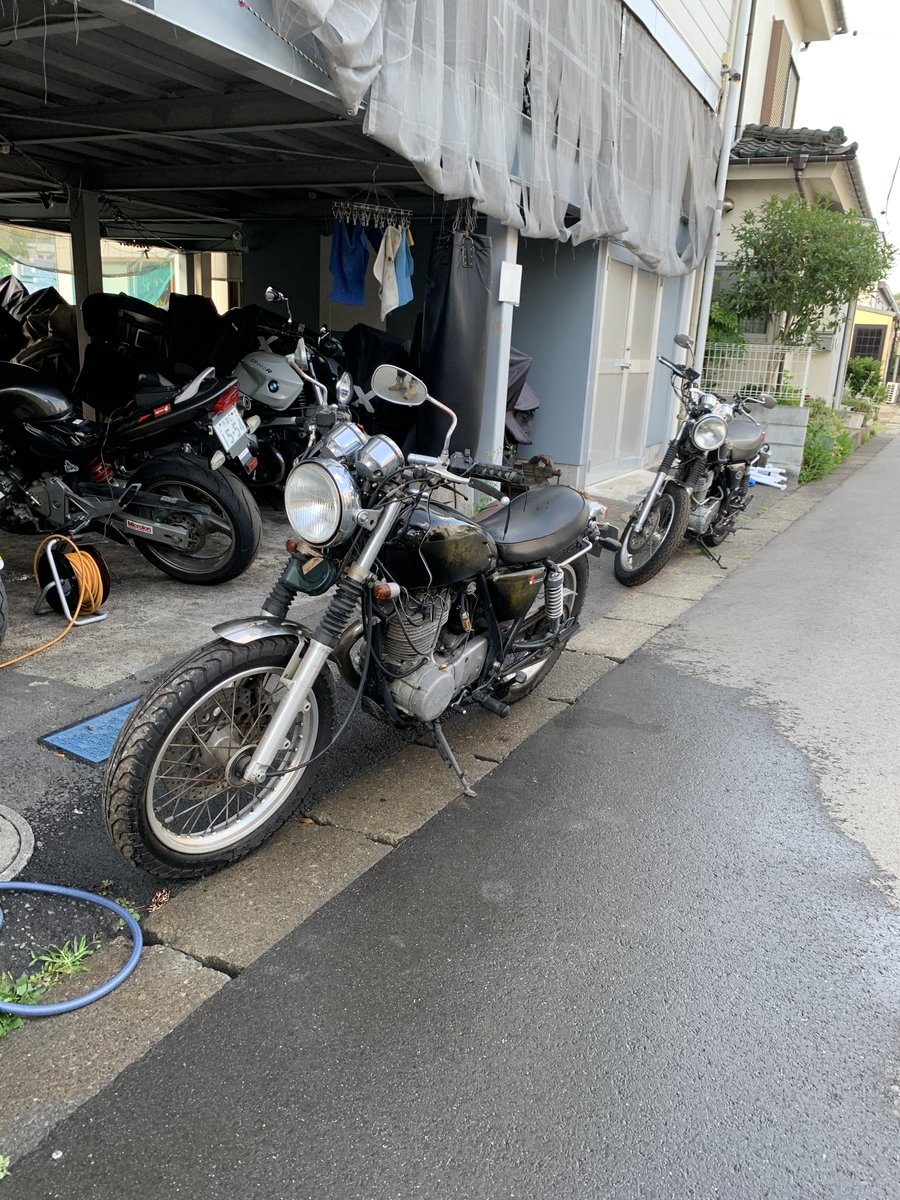 ホワイトベース公式 二宮祥平 バイクドラレコ普及委員会 Sr500と400 並んでいるとかっこいい ホワイトベース公式 二宮祥平 バイクドラレコ普及委員会 Sr500と400 並んでいるとかっこいい