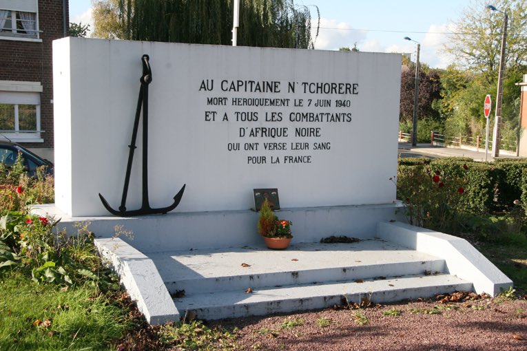 Le petit village d’Airaines a érigé un monument en sa mémoire et une avenue porte son nom.Le Prytanée militaire de Saint-Louis au Sénégal porte également son nom, comme le camp d’entraînement nautique du 6e bataillon d’infanterie de Marine (6e BIMa) à Port-Gentil au Gabon.