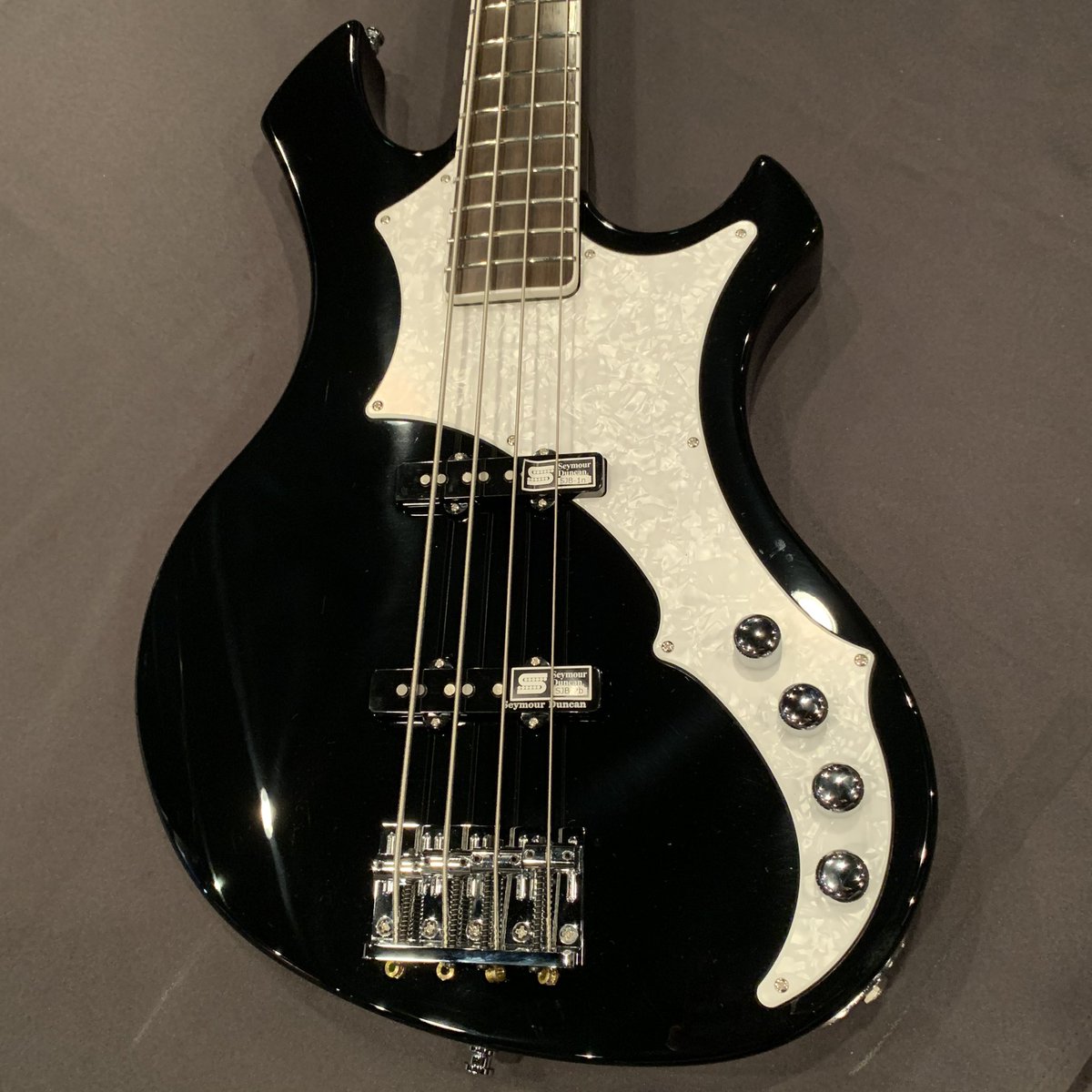 ボタニカル ミディアムベール edwards E-RF-137SL【the GazettE れいた