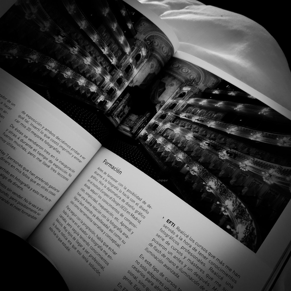 pandora_GD's tweet photo. Two passions, one pic!🤍🖤📷📖

#book #reading #Photography #photooftheday #bnw_captures #blackandwhite #readingtime #passion https://t.co/KI3PTW7xWS