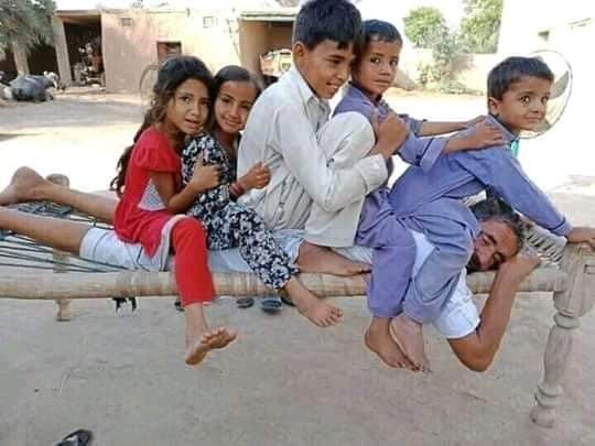 AkhroatKhan's tweet photo. باپ ہی وہ عظیم ہستی ہے جو اپنے وزن سے زیادہ اولاد کا بوجھ برداشت کر سکتا ہے۔
#FatherRespect 😍😍😍 https://t.co/I7RVKgvpXj
