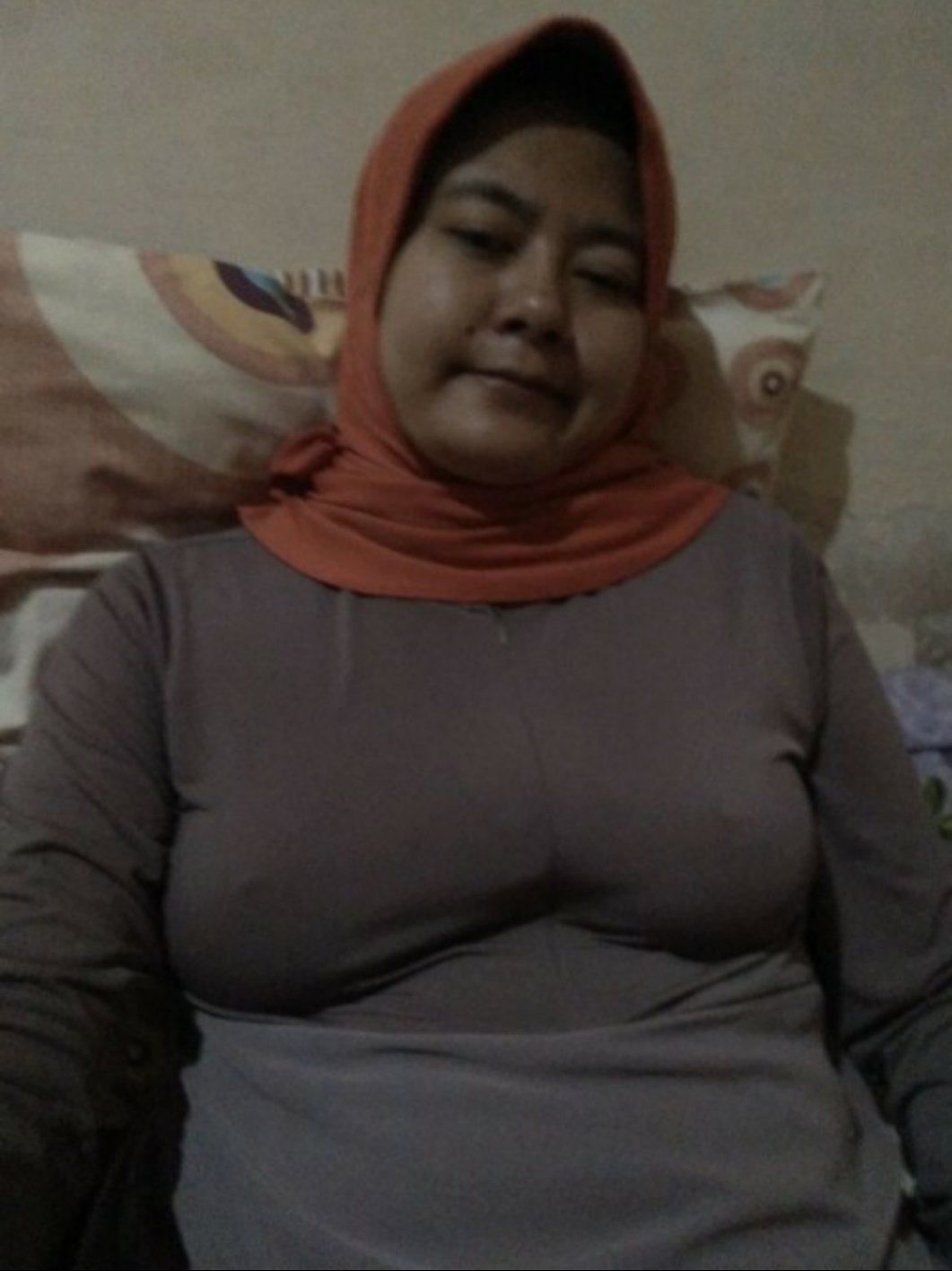 Hantu Malam on X: Bunda Cantik toket mancung 😘 @BundaFitri0  t.corDC1wlF8X4  X