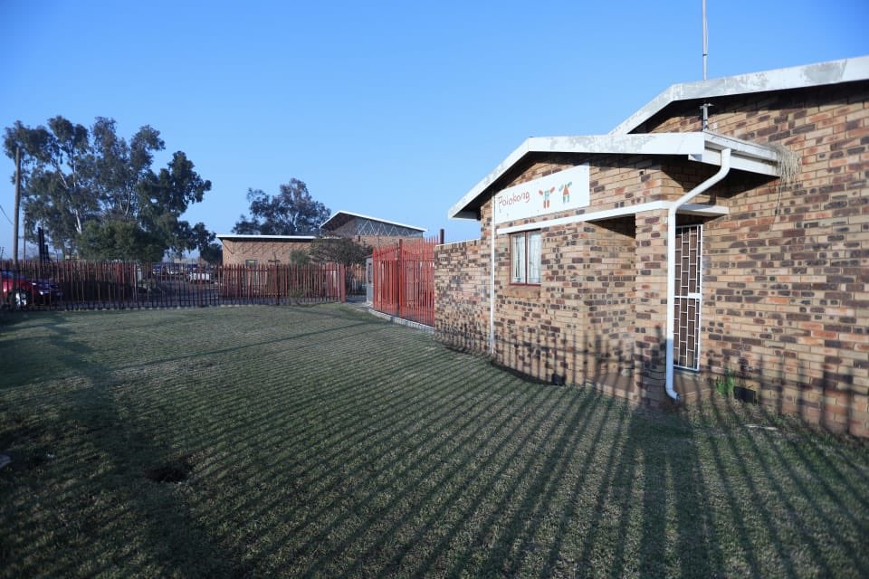 The_DSD's tweet image. This morning we’re out at Polokong Children’s Village, a loving home for 50 orphaned or abused children. The children are aged from 18 months to 18 years. #ChildProtectionWeek2020