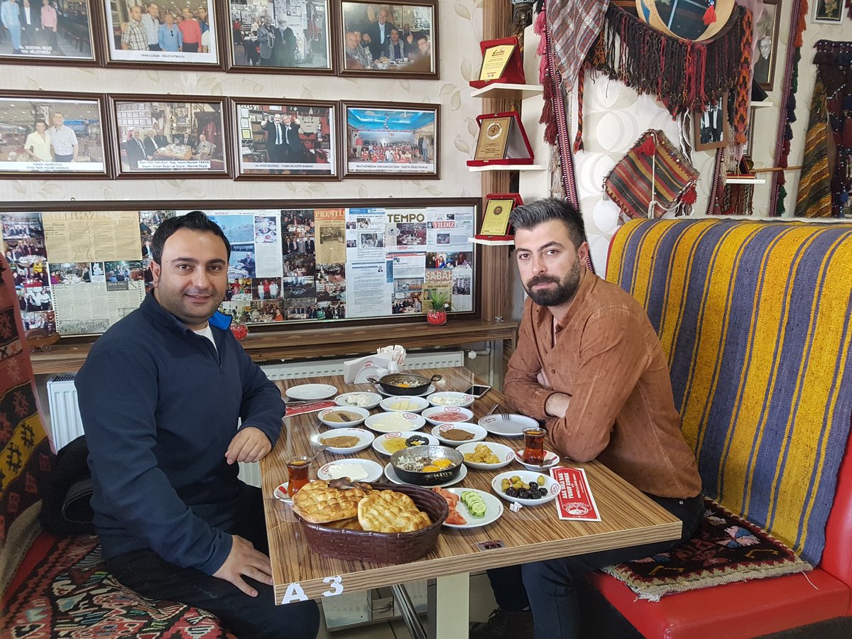 mesuttuncdemir's tweet photo. Arşivden çıkan kahvaltı ☺️
#dunyakahvaltıgunu 
#theworldbreakfastday 
#rojataştêyacîhanê https://t.co/dqBVj8nm1G
