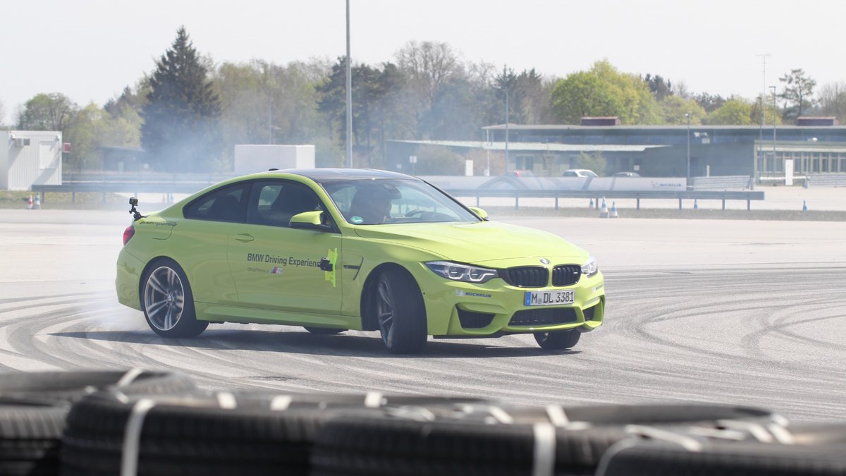 BMW's tweet photo. Drift happens. 
Learn all about the how and why - in our latest episode of #BMWTODAY: https://t.co/jZ0miDCBpL

 #TheM4
https://t.co/JgclXjmpal https://t.co/GRLUjEu5kA
