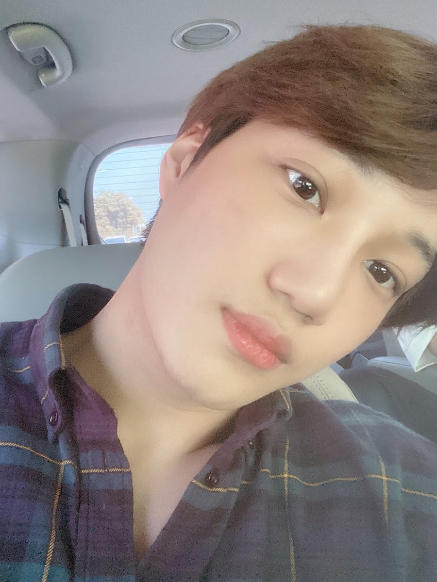 zkdlxtwt's tweet photo. Going to Inkigayo to see our Baekhyun, Sehun also Come https://t.co/N2DXVQZvW0