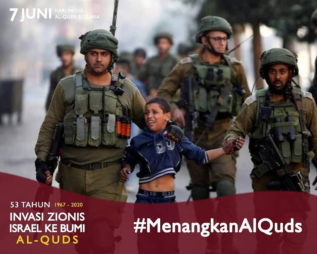 Hilmi28's tweet photo. Hari ini 53 tahun yg lalu, Al Aqsa dirampok oleh zionis Israel dan tanggal ini dijadikan sebagai Hari Media Al-Quds Internasional.

Mari bersama2 kita gaungkan tagar #MenangkanAlQuds agar menggema ke seluruh penjuru dunia. Allahu Akbar !!! https://t.co/99xZlphDXI