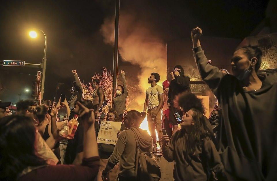 Масові протести та погроми у США (фото)