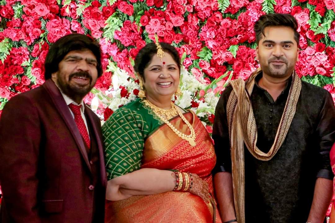 SimbuPrakash_'s tweet photo. வணக்கம்.
எங்கள் மூத்த மகன் #STR திருமணம் பற்றி பத்திரிக்கைகளிலும் இணையதளங்களிலும் தவறான செய்திகள் வெளியாகி வருகின்றன. இப்படி வரும் செய்திகள் யாவும் உண்மை தன்மை அற்றவை.
வதந்திகளை நம்ப வேண்டாம் என்று கேட்டுக்கொள்கிறோம்.

நன்றி.

இப்படிக்கு,
டி.ராஜேந்தர் M.A
உஷா ராஜேந்தர் https://t.co/58du961cHv