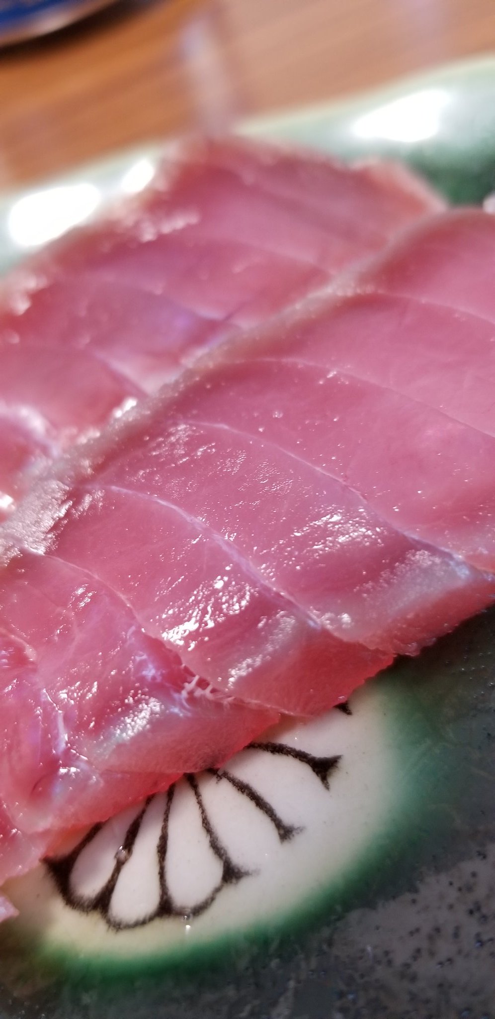 山中パパ サークル代表兼務 塩マグロ美味すぎんよ 塩漬け時間分って書いてあったけど寝ちゃって2時間漬けたら生ハムの魚味感があって食の化け物になってた T Co Hptgd1dq5r Twitter