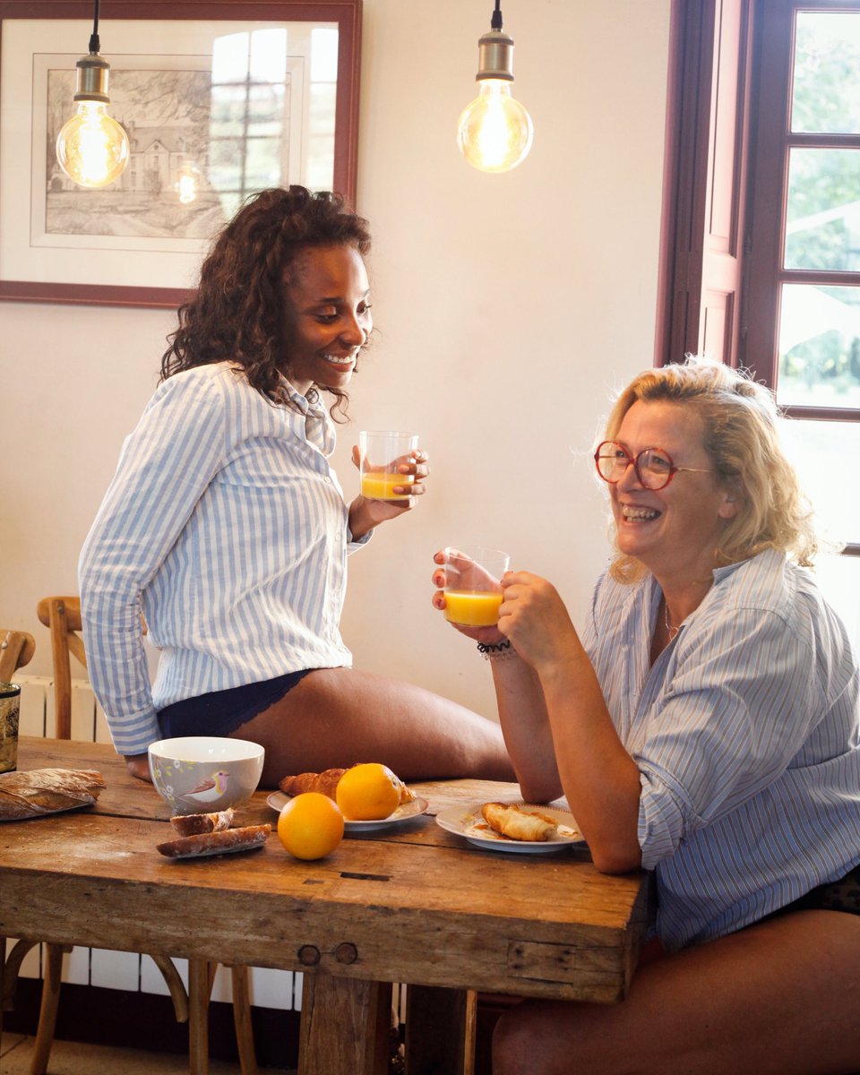 Jour de tendresse ! 💕

Douce comme du coton, chaque jour à notre écoute ! ☺️

N'hésitez pas à gâter votre maman en partageant du bon temps avec elle, ce sont des moments très précieux ! Joyeuses fêtes à toutes les mamans ! ❤️
#petitesculottees #fetedesmeres #lingerie