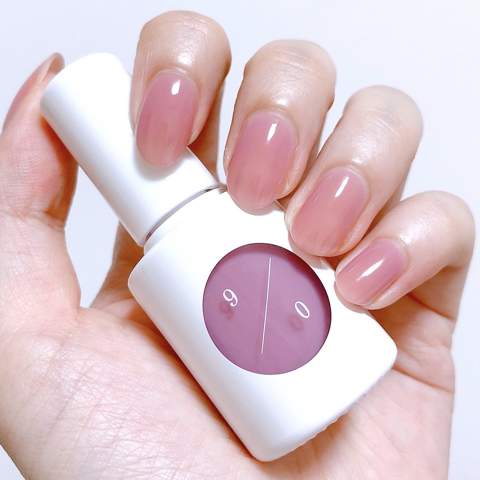 おいも Ukaの可愛い色ありますか という質問の答えがこれです カラーベースコートゼロ 9 0 ラベンダー 青み強めで透け感あるから抜群の透明感が生まれる Ukaのネイルは二枚爪や爪が弱い人 カラーしつつ爪の健康を保ちたい人にぴったり 驚きの速