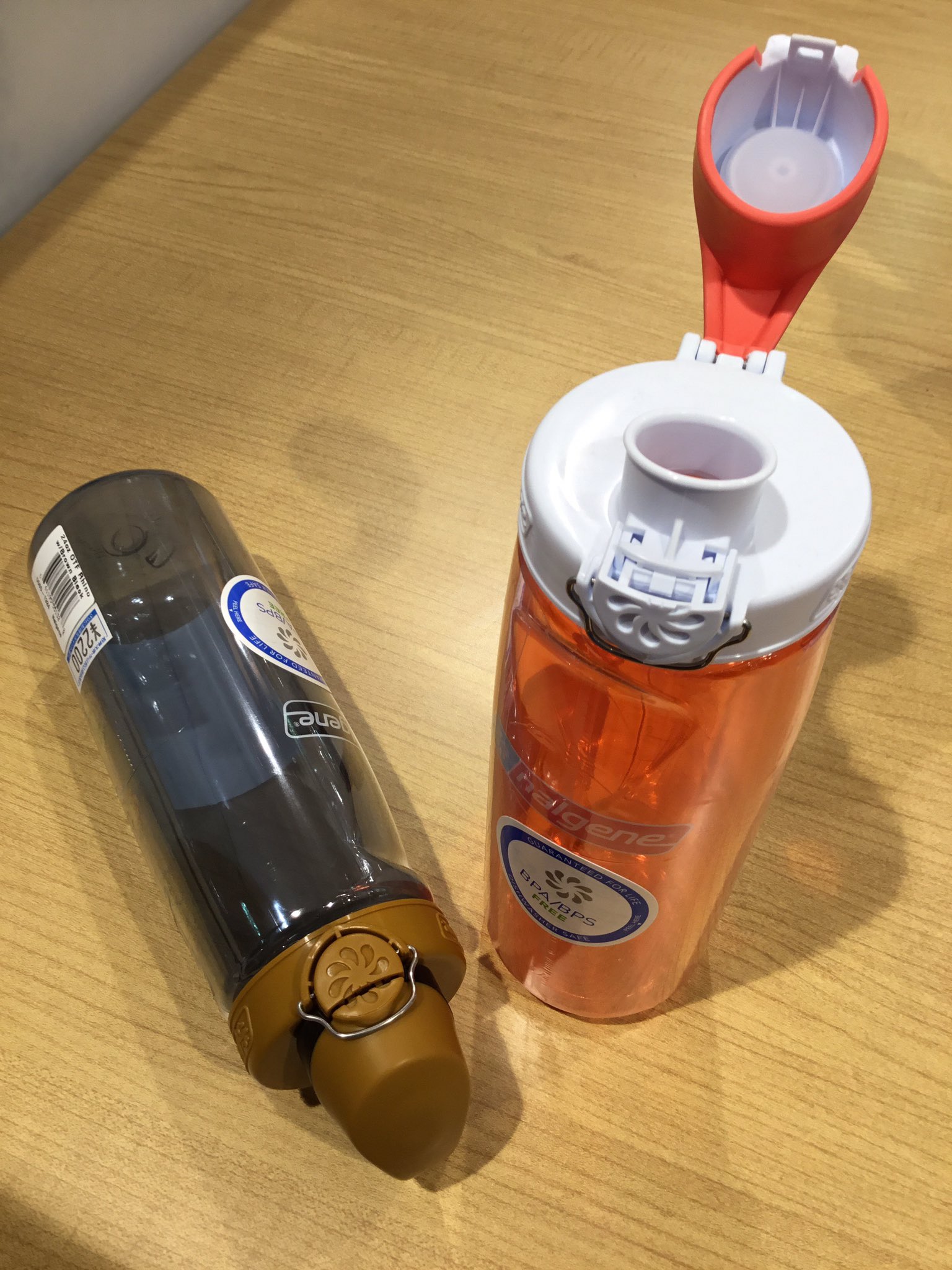 石井スポーツ公式 登山 アウトドア 大宮店 です 今日は 飲み水の日 と知り ナルゲン Otfボトルのご紹介 ワンプッシュオープンで 片手でも簡単に開けられます 飲み口が細いから飲みやすいんです 広口のキャップ 石井スポーツ公式 登山 アウトドア 大宮店 です 今日は 飲み水の日 と知り ナルゲン Otfボトルのご紹介 ワンプッシュオープンで 片手でも簡単に開けられます 飲み口が細いから飲みやすいんです 広口のキャップ