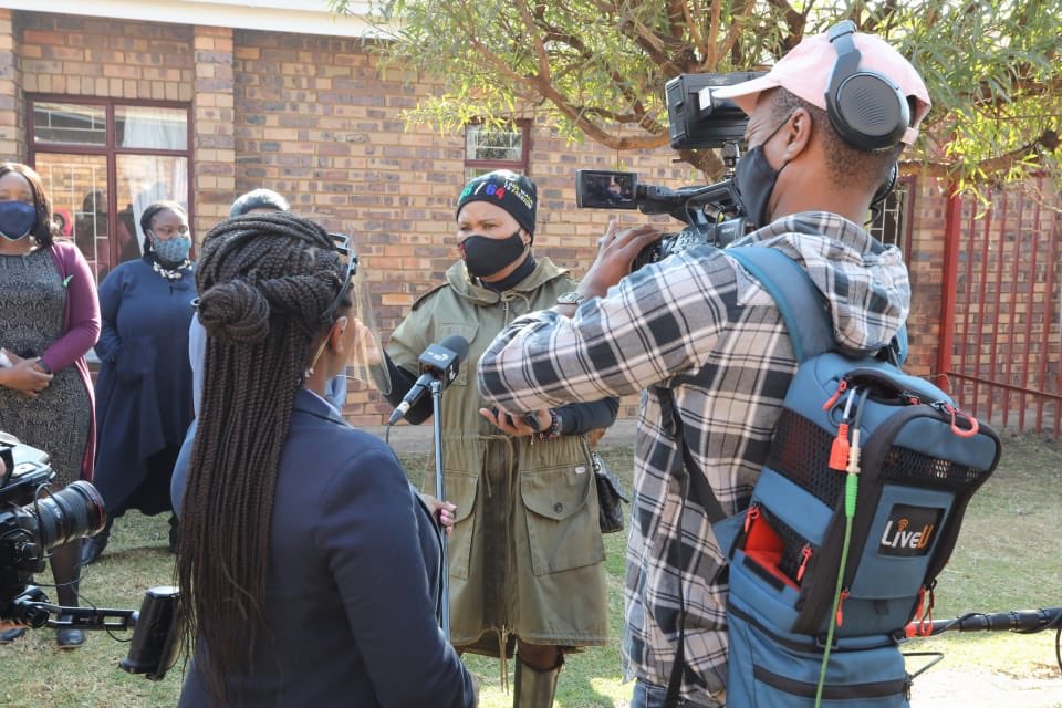 The_DSD's tweet image. “The purpose of these visits is to ensure that the homes are adhering to the COVID-19 protocols and that the funds allocated by the government are used accordingly to help aid the health of our children." - Min. Lindiwe Zulu #ChildProtectionWeek2020