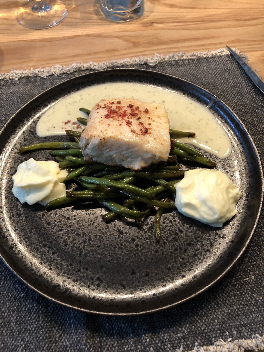 mdago87's tweet photo. #saturday #fishday #athome #whitwine #france #côtesdurhone #perrin #coudouletdebeaucastel #elegant #mineral #honey #whitefleshyfruits #finesse #beautifulbalance #floralnotes #tuna #halibut #greenbeans #peachespuma #whitewinesauce #harmonizes #light #delicious 🇫🇷😋 @Beaucastel https://t.co/IC0xz2Aedu
