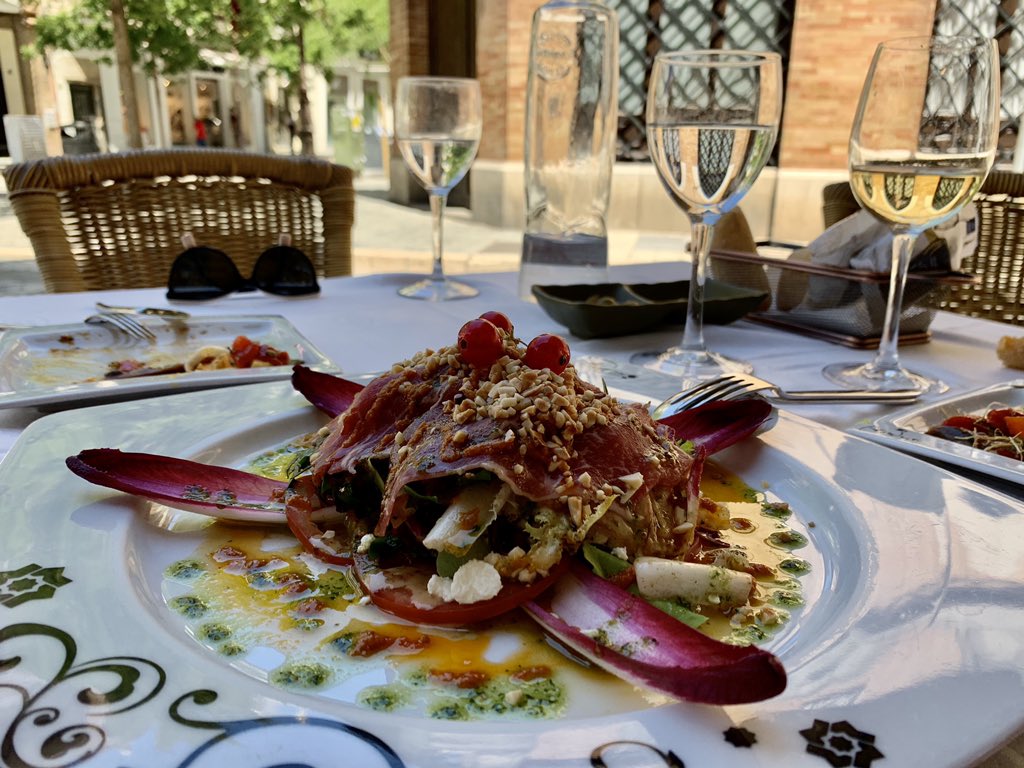 Un buen almuerzo entre amigas que hace tiempo que no se veían, y en un lugar magnífico <a href="/BacoCuna2/">BacoCuna2</a> #ComidaSaludable #Gastronomia #SevillaHoy #Desescalada #Fase2