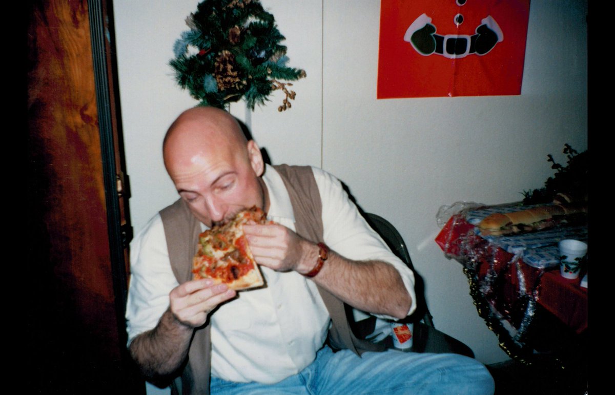 Amars901's tweet photo. For the Brotherhood of Pizza
For the Messias 
Kane eats in Death!

You cannot feed the Messias 
One meal - one purpose 
PIZZA TROUGH POWER!

#commandandconquer #redalert #tiberiandawn #kane #nod #Brotherhood @OfficialCnC @United_Forum #amars90 @FrankKlepacki https://t.co/TShoRpCYFk