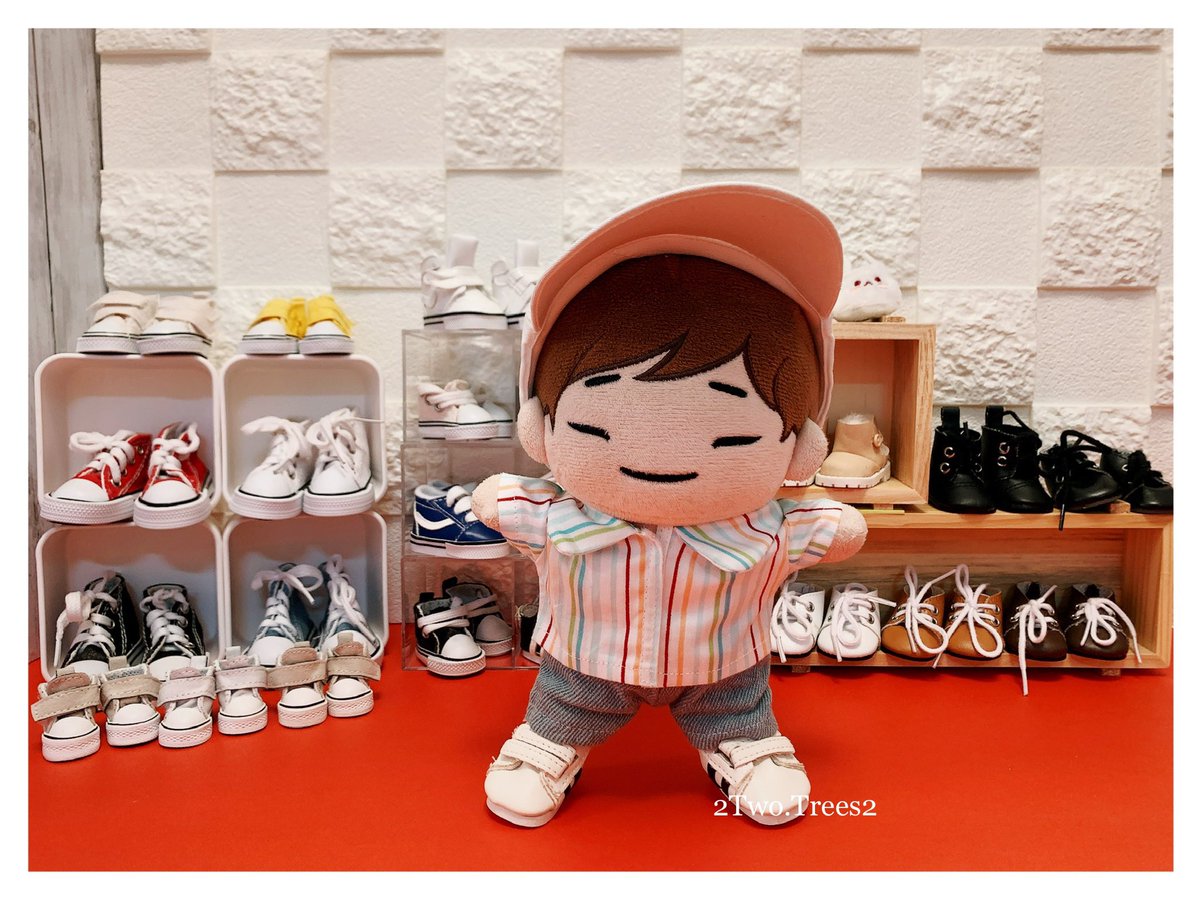jlml718's tweet photo. Shoes dilemma? My dolls has more shoes than I do.. Really... #2pmDolls #JunhoDoll #2pm #2TwoTrees2 https://t.co/YoltBgHW11