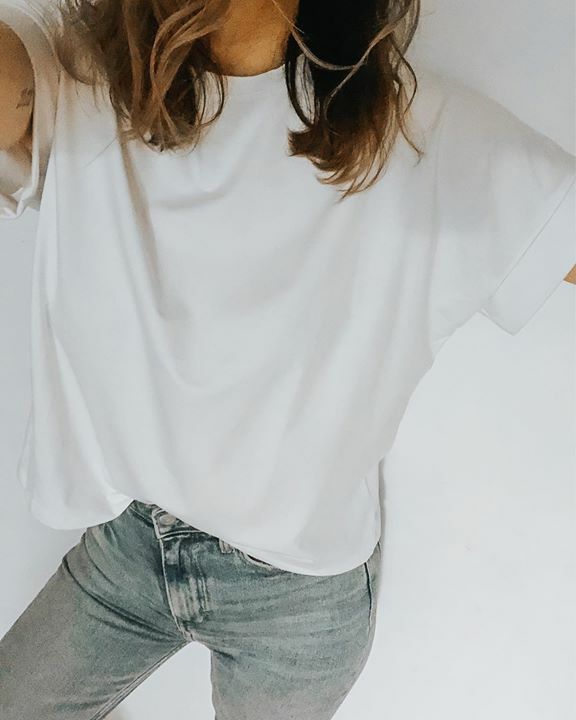 Atelier35pl's tweet photo. T-shirt Square

#basic #minimal #newin #whitetshirt #classic #classicstyle #basicoutfit https://t.co/IEbLzRJmXw
