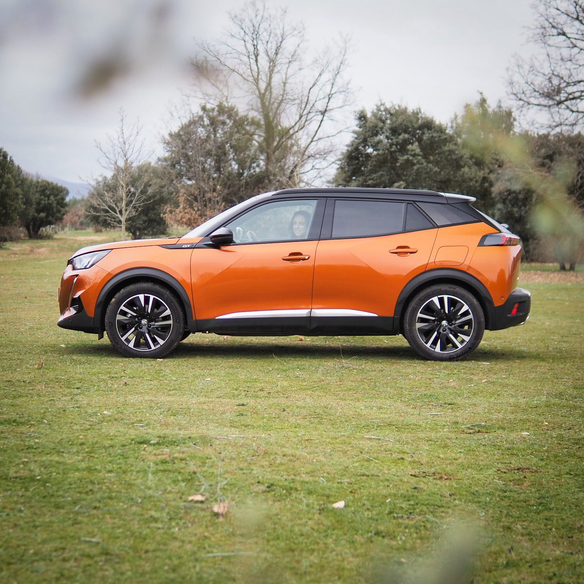 #Peugeot2008 El último coche que probé antes del estado de alarma. #SUVurbano, también para viajar porque es más grande (4,3 m). El interior ha ganado en calidad y espacio. Y tiene versión 100% eléctrica. <a href="/PeugeotES/">Peugeot España</a> #mujeresalvolante #womendrivers <a href="/WWCOTY/">Women's Worldwide Car Of The Year</a> #womencars #SUV #Peugeot