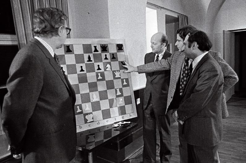 Douglas Griffin on X: FIDE Candidates Tournament, Amsterdam 1956. The  mayor with Boris Spassky; Vasily Smyslov looks on. (Source:   #chess  / X