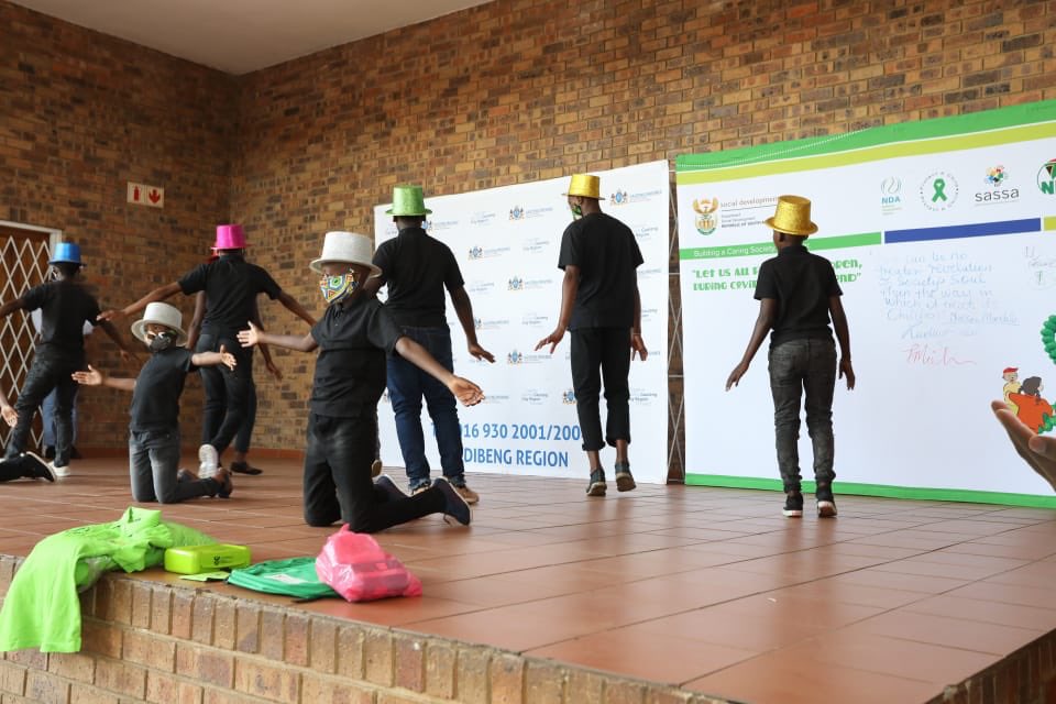 The_DSD's tweet image. “Home is where children find safety and security, where we find our identities, where citizenship starts. It usually starts with believing you’re part of a community, and that is essential to having a stable home.” - Matthew Desmond #ChildProtectionWeek2020