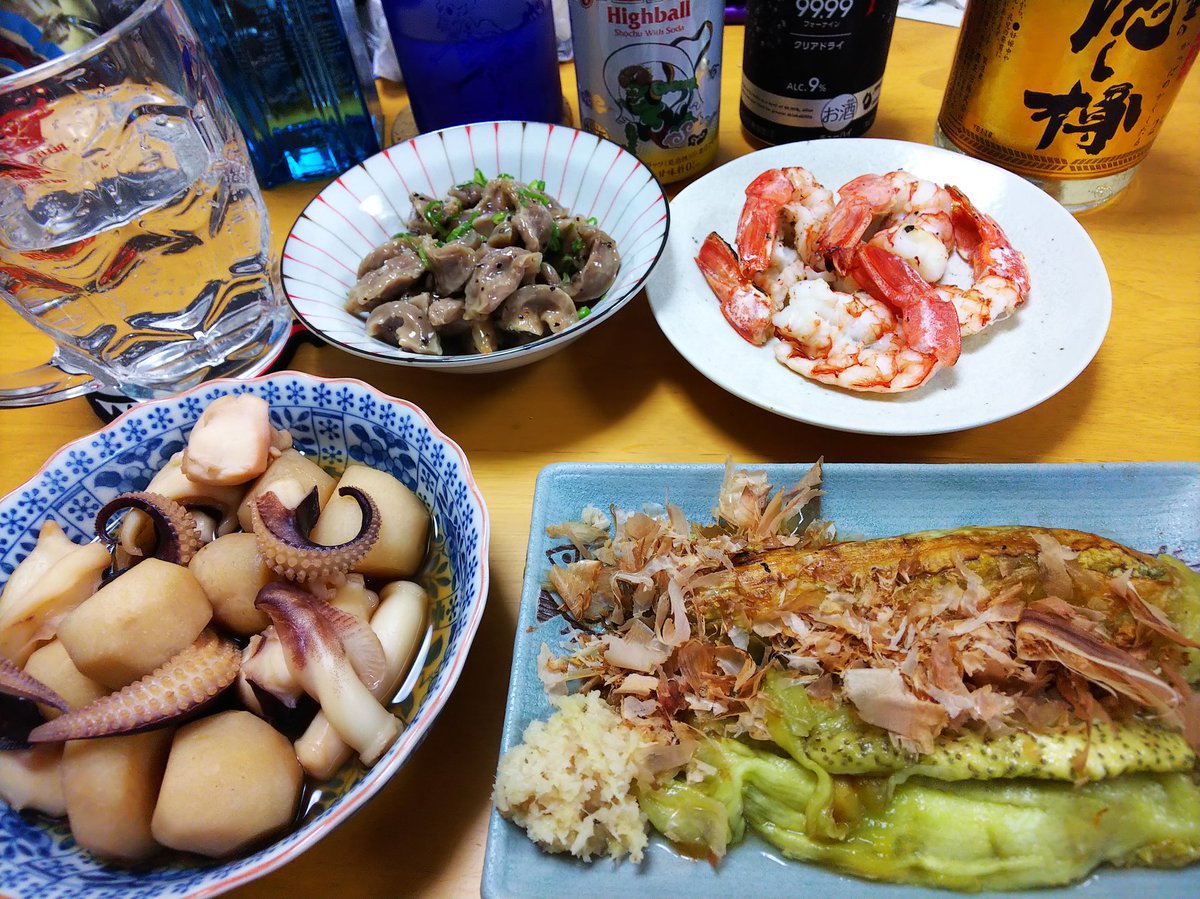 Gabongi 先日はスーパーで買ったヤリイカの刺身で一杯やりましたよ 今日の紋甲イカは海外からの冷凍品です 関西では和歌山の アオリイカやベイイカという小ぶりのイカが名産です Gabongi 先日はスーパーで買ったヤリイカの刺身で一杯やりましたよ 今日の紋甲イカは海外からの冷凍品です 関西では和歌山の アオリイカやベイイカという小ぶりのイカが名産です