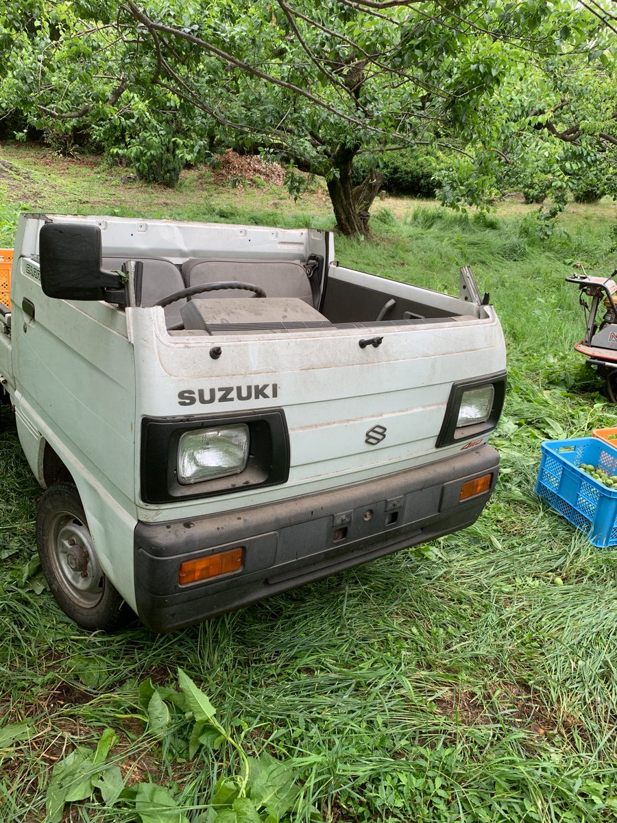 りんご農家が入手した新車の軽トラ 運転席の屋根が切断されてオープンカーに 園内で栽培するのに適した改造だった Togetter りんご農家が入手した新車の軽トラ 運転席の屋根が切断されてオープンカーに 園内で栽培するのに適した改造だった Togetter