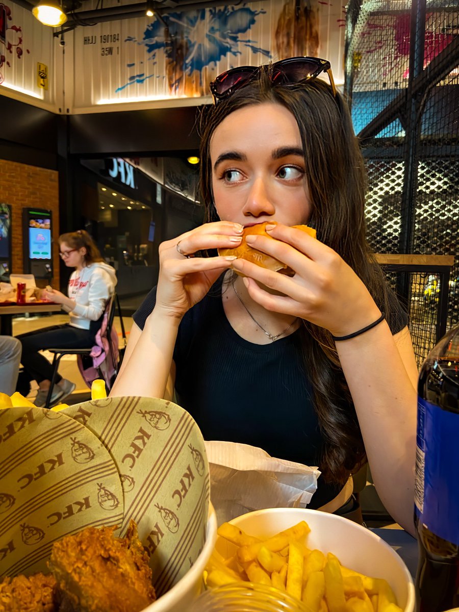 vitkovac's tweet photo. Можно спокойно кушать - «Лета не будет» 🍔🍟
.
.
.

You can safely eat, summer will not 🍔🍟 https://t.co/XnbaJtxXvo