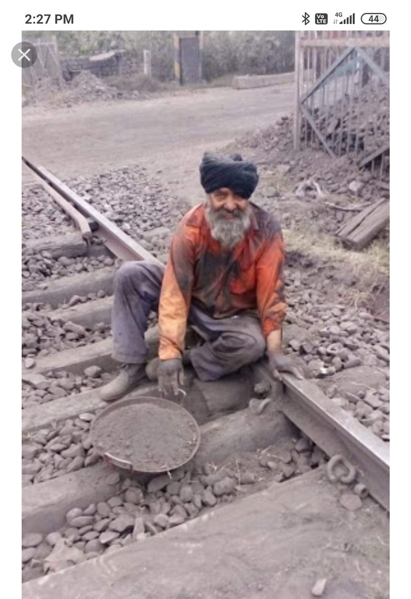 NayaseNilesh's tweet photo. Whenever Indian Railways is in trouble #Trackmaintainer have always come forward and given their sacrifice. Please be kind of them #WeSupportMultiskilling #WeSupport_Multiskilling merger of Cadre. @PMOIndia @PiyushGoyalOffc @AIRTUINDIA @IR_CRB @RailMinIndia @SureshAngadi_ https://t.co/j2G3CqvqlL