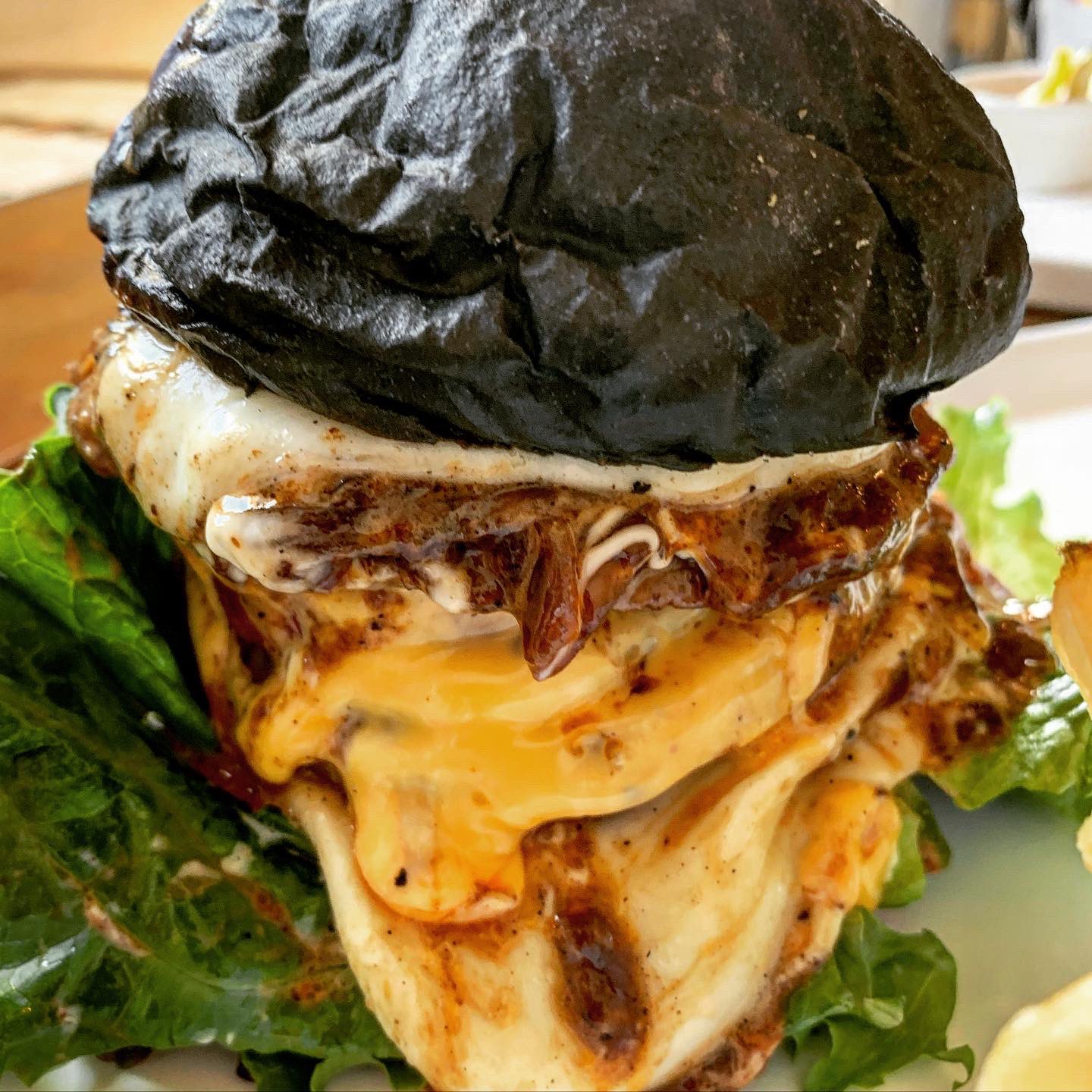 柴犬はな お昼ごはんは Bombom Burgerにて ダブルチーズバーガー 竹炭バンズと100 ビーフ 徳島 ボンボンバーガー ハンバーガー チーズバーガー ダブルチーズバーガー Bombomburger T Co 1juitvepuc Twitter 柴犬はな お昼ごはんは Bombom Burgerにて ダブルチーズバーガー 竹炭バンズと100 ビーフ 徳島 ボンボンバーガー ハンバーガー チーズバーガー ダブルチーズバーガー Bombomburger T Co 1juitvepuc Twitter