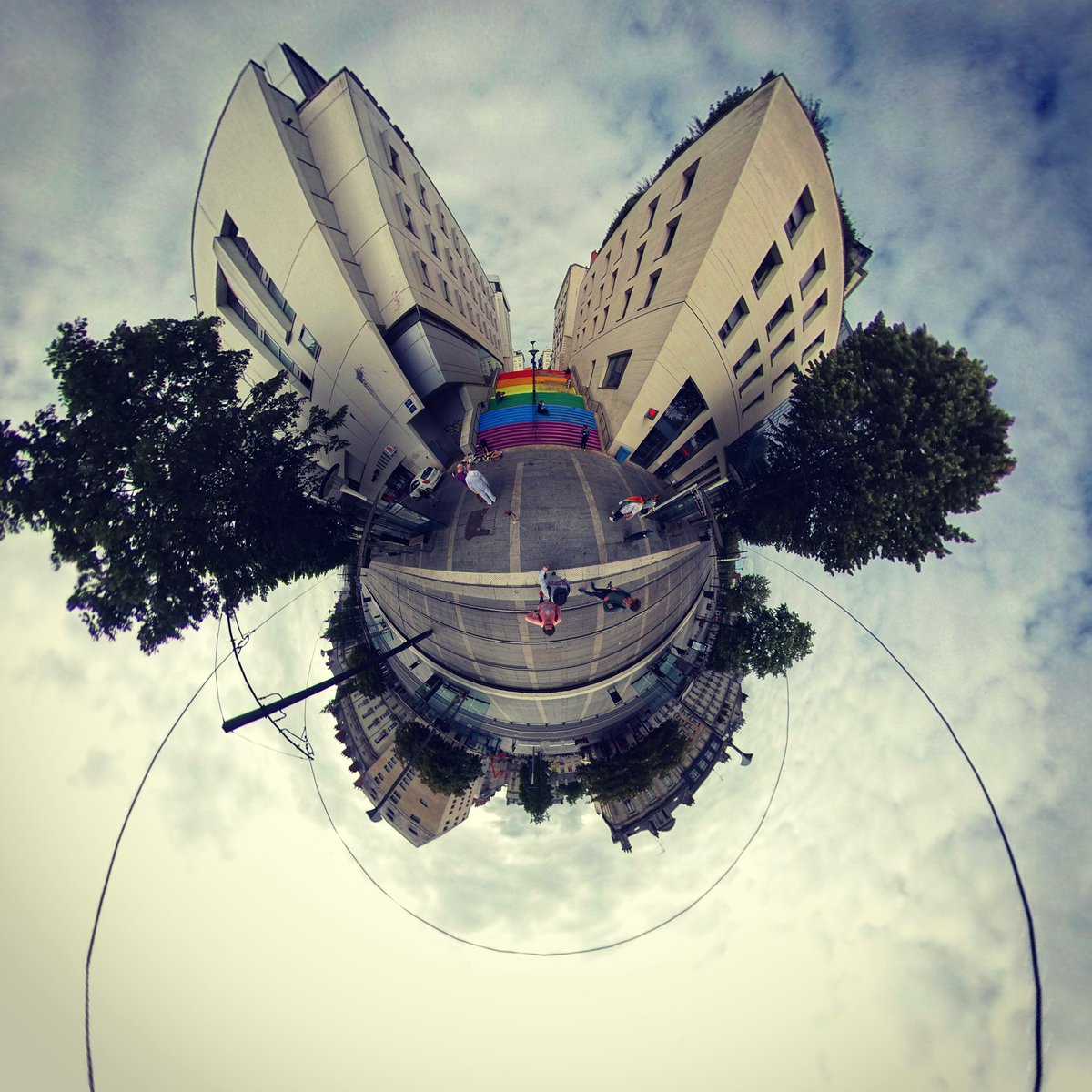 Les Marches de la Fierté 🌈 
#nantes2020 #levoyageanantes #urban #tourismeloireatlantique #nantejetaime #art #nantes #nantesmaville #nantescity #nantespassion #nantesfr  #loireatlantique #nantestourisme #naoned #Bretagne #magnifiquebretagne 
Instagram 👉instagram.com/p/CBIP_x2iR77/…