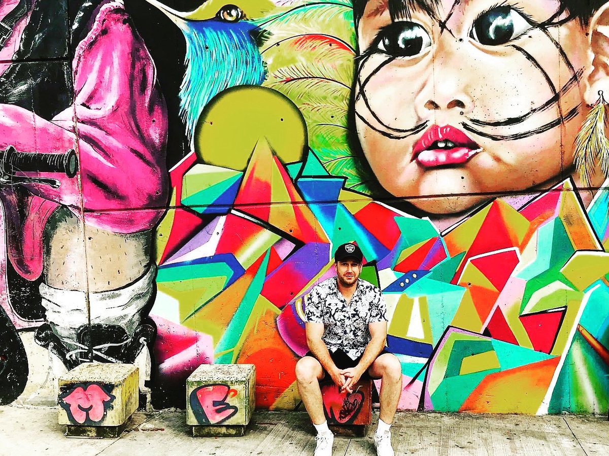 TLEXPpodcast's tweet photo. Love seeing different pieces of street art around the world. #colombia #medellin #communa13 #art #streetart #ArtistOnTwitter #graffiti https://t.co/CKLfa5g9Sv