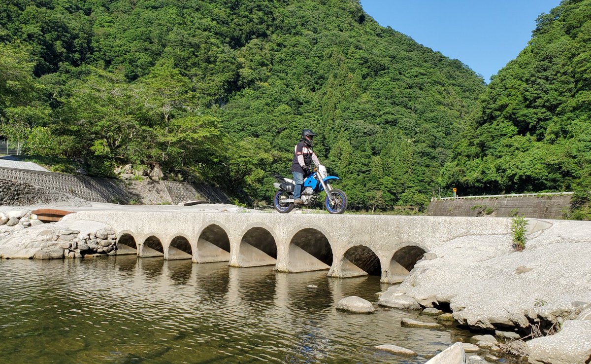 パパパンツ あったど 沈下橋が岡山に 沈下橋と言えば四国 四万十川 ここは高梁市備中町じゃな パパパンツ あったど 沈下橋が岡山に 沈下橋と言えば四国 四万十川 ここは高梁市備中町じゃな