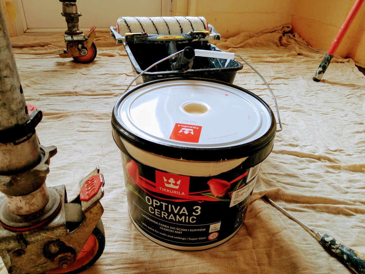 wdrpaint's tweet photo. Back at it finally after a few hiccups..Hall to paint. @Tikkurila_UK #optiva3 #weekendworking https://t.co/jkTEJaknfG