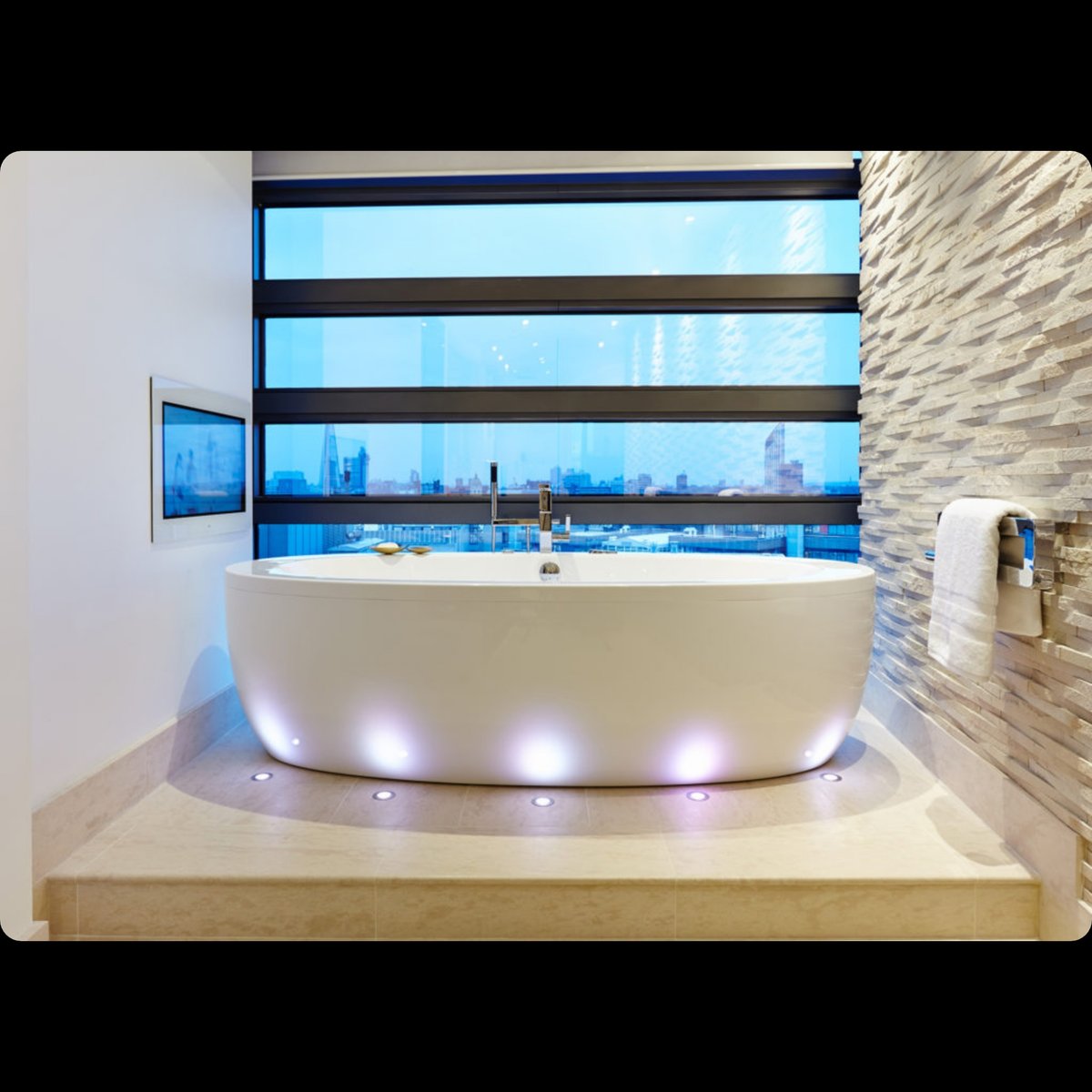 LotusSmartHomes's tweet photo. TV's in places you would never expect them, from Bathrooms, Kitchens, and even outside in your garden! 

#Bathroom #Kitchen #Garden #home #Technology  #bathroomgoals #house #marble #modern #bathroominspiration # #smarthome #lutron #cedia #lighting #Quality #Clean #wow https://t.co/g8dlSB4PG7