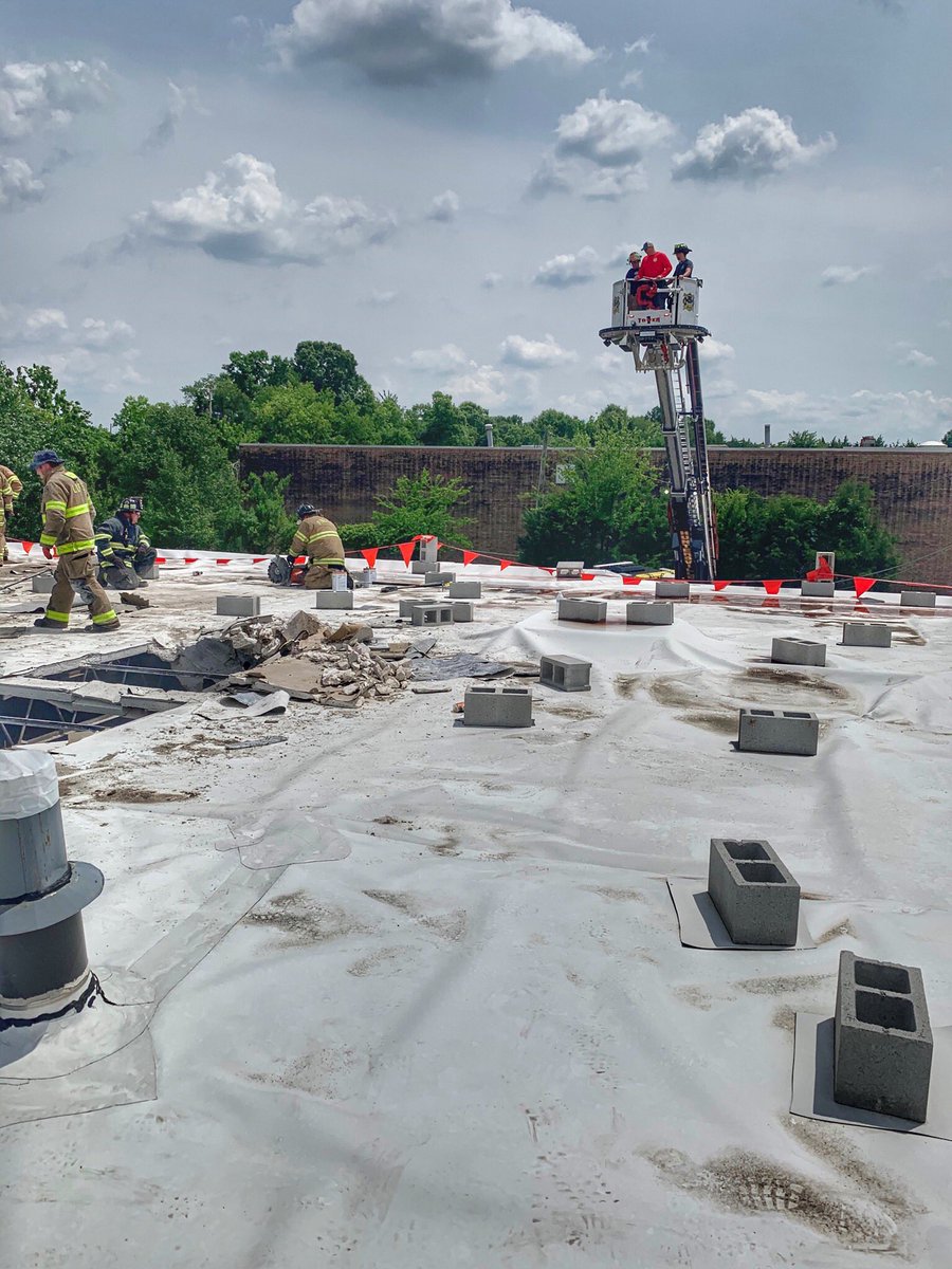 Huntersville_FD's tweet image. On Saturday our members and our Tower Ladder 1 attended Tower training in Pineville. A good day of hands-on truck training with some awesome fellow agencies from the surrounding area. #TowerLadder #AerialScope #BlackOverRed #HuntersvilleFD