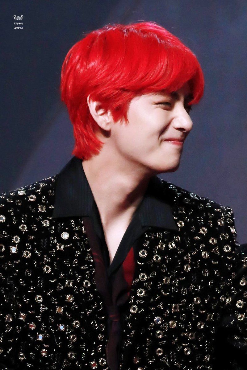 Taehyung red hair. Bts red. Bts red. Bts red. Тэхен бтс с красными волосами.