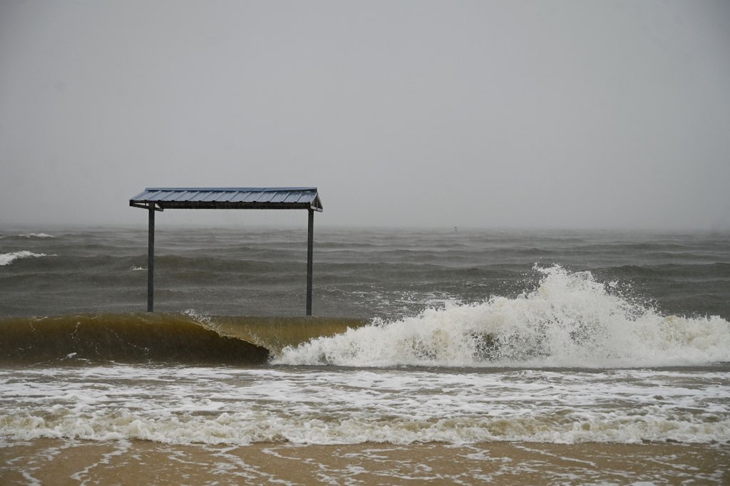 sunherald's tweet photo. Here’s a look at the storm surge in Long Beach as waves surpass a beach pergola. #MSmx https://t.co/mXt40GTJMk